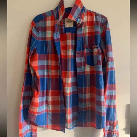 Hollister Plaid Red and Blue Button Down Shirt Size Medium - Picture 1 of 2